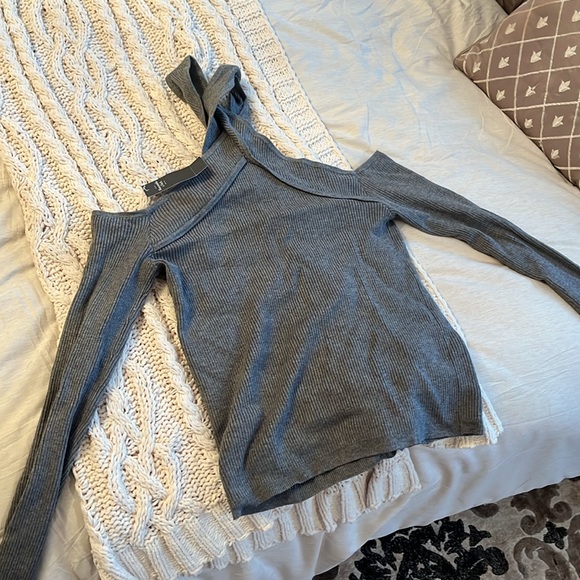 NWT Abercrombie & Fitch gray off the shoulder sweater - Picture 2 of 5